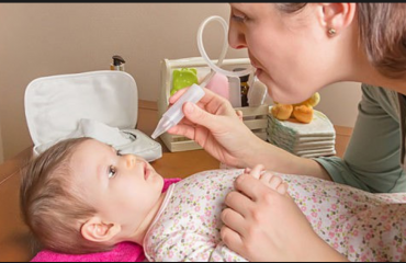 Vệ sinh mũi cho trẻ sơ sinh